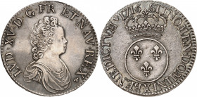 LOUIS XV (1715-1774).
Écu vertugadin 1716 X=Amiens 30,41 g.
A/ LVD XV D G FR ET NAV REX (Différent). Buste enfantin du Roi à droite, drapé et cuiras...