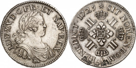 LOUIS XV (1715-1774).
Écu aux 8 L. 23,40 g. 1725 A=Paris.
A/ LVD XV D G FR ET NAV REX Buste du roi à droite, lauré et cuirassé à l’antique. Différen...