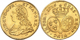 LOUIS XV (1715-1774).
Demi Louis d’or dit « aux lunettes » 4,04 g. 1726 W=Lille.
A/ LUD XV D G FR ET NAV REX. Buste à gauche du Roi, drapé, la tête ...