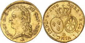LOUIS XV (1715-1774).
Double Louis d’or dit « à la vieille tête » 16,25 g. 1774 D=Lyon (13 067 ex.).
A/ LUD XV D G FR ET NAV REX. Tête à gauche du R...
