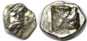 Griechische Münzen, MACEDONIA. LETE.(?) 1/8 Stater (?) um 500 v. Chr. Vs.: Kauernder Satyr nach rechts im Feld kugeln. Silber. 0,994 g. Sehr schön (Au...
