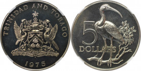 Weltmünzen und Medaillen, Trinidad und Tobago / Trinidad and Tobago. Scharlachibis - Vogel. 5 Dollars 1975. Kupfer-Nickel. KM 8. NGC MS-68