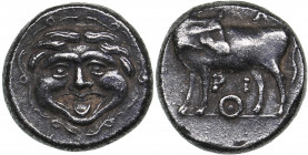 Mysia - Parion AR hemidrachm (350-300 BC)
2.44 g. 12mm. AU/AU PA / PI above and below bull standing left, looking back; bunch of grapes beneath bull./...