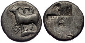 (Silver, 3,65g, 15mm) THRACE, Byzantion AR Drachm, c. 387/6-340 BC
Obv: ΠΥ, Bull standing on dolphin left, trident head below raised foreleg.
Rev: Qua...