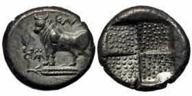 BITHYNIA. Calchedon. ( Silver. 3.74 g. 17 mm ) Drachm Circa 367-340 BC
Bull standing left on ear of grain, kerykeion in front and monogram Bee?
Rev: G...