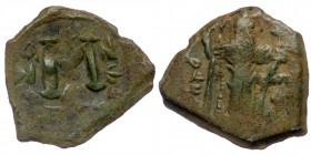 (Bronze, 3,81g, 22mm) CONSTANS II (641-668) Æ Follis ‘Psuedo-Byzantine’ imitation. Uncertain Syrian mint. 
Obv: Constans standing facing, holding long...