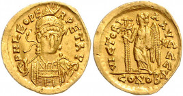 Rom - Kaiserzeit Leo I. 457-474 Solidus Konstantinopel D N LEO PERPET AVG Geharnischte Büste von vorn / VICTORIA AVCCC N, stehende Victoria nach links...