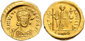 Byzanz Justin I. 518-527 Solidus Konstantinopel (519-527) D N IVSTINVS P P AVC Geharnischte Büste von vorn / VICTORIA AVCCC A (Delta) Stehender Engel ...