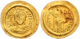 Byzanz Justinus II. 565-578 Solidus Konstantinopel (565-578) D N IVSTINVS P P AVC Geharnischte Büste von vorn mit Victoriaglobus / VICTORIA AVCCC E Ko...