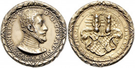 Bayern Wilhelm V. der Siegreiche 1546-1592 Vergoldete Silbermedaille 1568 auf seine Vermählung mit Renata von Lothringen Witt. 558. 
37,3mm 18,7g vz