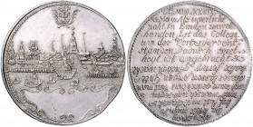 Emden - Stadt Silbermedaille 1689 (unsign.) auf die 100-Jahrfeier des Vierziger-Kollegiums Knyph. 9657. 
39,3mm 20,4g mit feiner Tönung vz-st