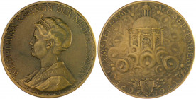 Niederlande Wilhelmina 1890-1948 Bronzemedaille 1923 (v. Wienecke) auf ihr 25-jähriges Regierungsjubiläum Spiegel vgl 2780. 
41,2mm 35,6g f.st