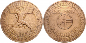 Polen Republik 1918-1939 Bronzemedaille 1934 des Aeroclubs Warschau 
fleckige Patina 55,0mm 62,2g vz