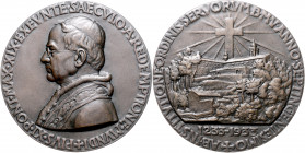 Vatikan Pius XI. 1922-1939 Bronzegussmedaille 1933 (unsign.) auf 700 Jahre Ordensgeschichte 1233-1933 
selten 79,4mm 153,7g gussfr.