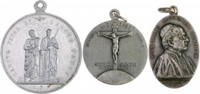 Vatikan Pius XI. 1922-1939 Lot von 3 Stücken: Versilberte Medaille 1933 auf das Heilige Jahr (f.st mattiert, mit Öse u. Ring 32,0mm 15,0g), versilbert...