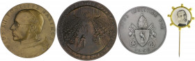 Vatikan Pius XII. 1939-1958 Lot von 4 Stücken: Bronzemedaille 1950 (v. Hartig) auf das Heilige Jahr (f.st 41,0mm 32,5g), Bronzemedaille 1958 AN VIII (...