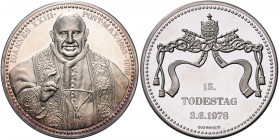Vatikan Johannes XXIII. 1958-1963 Lot von 3 Stücken: Silbermedaille 1963 (v. Diller) auf seinen Tod, mit Punze: 1000 (40,0mm 24,8g), Silbermedaille 19...