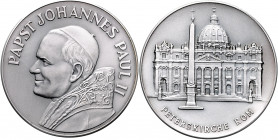 Vatikan Johannes Paul II. 1978-2005 Versilberte Medaille o.J. mattiert (unsign.) Petersdom 
50,1mm 51,3g st