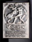 Erster Weltkrieg Versilberte Plakette 1914 (unsign., von L. Gies) ALLEN GEWALTEN ZUM TRUTZ SICH ERHALTEN, auf schwarzem Block 
90x140mm 638g ss-vz