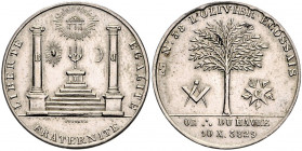 Freimaurer Neusilbermedaille o.J. der Loge N°.38 L'Olivier Écossais, im Abschnitt: OR:. DU HAVRE/ 10 X 5829 Labouret 586. 
kl.Rf., 25,4mm 5,4g vz
