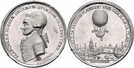 Luftfahrt Zinnmedaille 1785 (v. Johann Christian Reich) auf Blanchards Ballonfahrt über Frankfurt/M. J.+F. 910. Kai. 5. 
kl.Rf./Prüfsp., mit Kupferst...