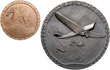 Luftfahrt Lot von 2 Stücken: Einseitige Bronzemedaille 1933 (v. Waldner/Placht) auf den Ersten Internationalen Österreichischen Alpenflug (65,4mm 97,7...