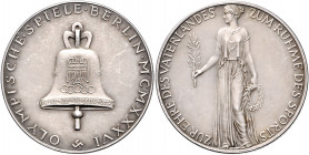 Sport Silbermedaille 1936 (v. K. Roth) auf die Olympischen Spiele Berlin, i.Rd: BAYER. HAUPTMÜNZAMT FEINSILBER Gad. 15. Winter 60- 184. 
36,8mm 21,8g...