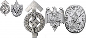 Allgemeine Medaillen Lot von 5 Ansteckabzeichen der Hitlerjugend, dabei 'Für Leistungen in der HJ' in Normalgröße und Miniatur, alle mit Herstellerzei...