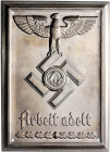 Allgemeine Medaillen Versilberte Plakette o.J. aus Messingblech des Reichsarbeitsdienstes 'Arbeit adelt' 
83,4x115,7mm 50,7g mit 4 Befestigungslöcher...