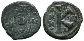 MAURICE TIBERIUS. 582-602 AD. Æ Half Follis

Weight: 5.2 gr
Diameter: 20mm