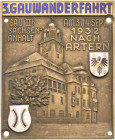 Auto- und Motorradmedaillen und -plaketten
Artern Einseitige emaillierte Bronzeplakette 1932. 3. Gauwanderfahrt nach Artern 1932. Kirchenansicht mit ...