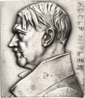 Drittes Reich
 Tragbare versilberte Kupferplakette o.J. (Stiasny) Brustbild Adolf Hitlers nach links. 68,9 x 59,8 mm, 88,68 g Colbert/Hyder C-331 Rüc...