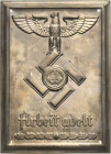 Drittes Reich
 Einseitige, vergoldete Messingblechplakette o.J. Reichsarbeitsdienst "Arbeit adelt". Reichsadler mit Hakenkreuz, darunter eine Zeile S...