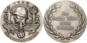 Drittes Reich
 Versilberte Bronzemedaille 1940 (Richard Klein/Deschler) Reichsparteitag. Kopf eines Soldaten nach links über Reichsadler, zwischen Fa...