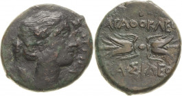 Sizilien Syrakus
Agathokles 317-289 v.Chr Bronze Kopf der Artemis nach rechts / Blitzbündel SNG ANS 779 SNG Cop. 712 7.99 g. Min. Belagreste, sehr sc...