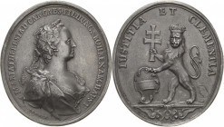 Habsburg
Maria Theresia 1740-1780 Zinnmedaille o.J. (1743) (Donner) Böhmische Krönung. Brustbild anch rechts / Böhmischer Löwe schreitet nach links. ...