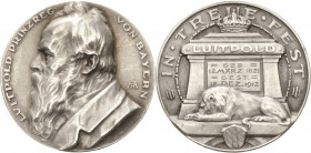 Bayern
Prinzregent Ludwig 1912-1913 Silbermedaille 1912 (A. Hummel) Auf seinen Tod. Brustbild nach links / Ruhender Löwe lvor bekröntem Sarkophag, IN...
