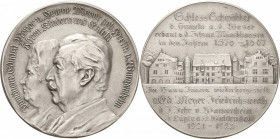 Hameln
 Silbermedaille 1923. Restaurierung des Schlosses Schwöbber durch Eduard Meyer und seine Gattin Helene, geborene Freiin von Wangenheim, gewidm...