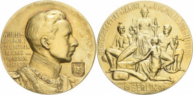 Medaillen und Abzeichen
 Vergoldete Bronzemedaille 1907 (Wolff) Deutsche Armee-, Marine- und Kolonialausstellung in Berlin. Brustbild Kronprinz Wilhe...