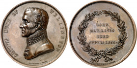 Gran Bretaña. 1852. Conmemoración de la muerte del duque de Wellington. Medalla. (BHM 2489) (Forrer IV, 507). Grabador: Pinches. Bella. Escasa. Bronce...