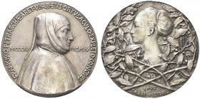 FIRENZE. Francesco Petrarca (poeta), 1374-1374. Medaglia di restituzione 1904 opus F. Fabbi. Ar gr. 133,31 mm 79,5 Dr. Busto del poeta a d. Rv. Testa ...