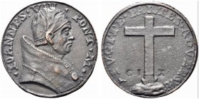 ROMA. Giovanni VIII, 872-882. Medaglia di restituzione. Æ gr. 23,34 mm 42 Dr. Busto del Pontefice a d. con camauro. Rv. Croce su monte. Modesti 107. B...