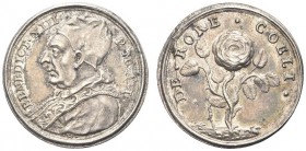 ROMA. Benedetto XIII (Pier Francesco Vincenzo Maria Orsini), 1724-1730. Medaglia 1724 a. I opus E. Hamerani. Ar gr. 6,28 mm 24,3 Dr. BENEDICT XIII PON...