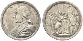 ROMA. Pio VI (Giannangelo Braschi), 1775-1799. Medaglia 1775 a. I. Ar gr. 12,80 mm 31,3 Dr. PIVS VI PONT MAX AN I Busto del Pontefice a s. con zucchet...