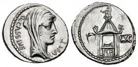 Cassius. Q. Cassius Longinus. Denarius. 55 BC. Rome. (Rsc-9). (Ffc-558). (Craw-528/1). (Cal-412). Anv.: Veiled and diademed head of Vesta right, VEST,...
