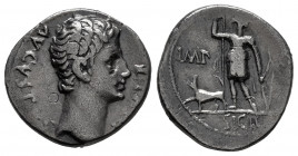 Augustus. Denarius. 15-13 BC. Lugdunum. (Rsc-146). (Ffc-116). (Ric-173a). (Cal-830). Anv.: AVGVSTVS DIVI. F bare head of Augustus right. Rev.: IMP. - ...