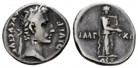 Augustus. Denarius. 11-10 BC. Lugdunum. (Rsc-163). (Ffc-125). (Ric-193a). (Cal-844). Anv.: AVGVSTVS DIVI. F, laureate head of Augustus right. Rev.: IM...