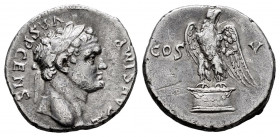 Titus. Denarius. 76 AD. Asia Minor. (Ric-1481). (Rpc-1457). (Rsc-61). Anv.: T CAES IMP VESP CENS, laureate head right. Rev.: Eagle standing left with ...
