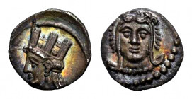 Cilicia. Uncertain. Tritartemorion. 4th century BC. (Sng Levante-242 similar). Anv.: Cabeza femenina de frente. Rev.: Cabeza femenina torreada a izqui...