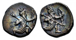 Cilicia. Obol. 4th century BC. Uncertain mint. (Göktürk-34). (SNG Levante-unlisted). (SNG Paris-401). Anv.: The Persian Great King in kneeling-running...